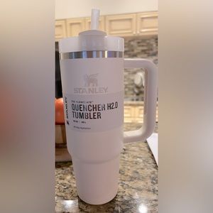 Brand new 30oz Stanley. Never used. In perfect condition.
